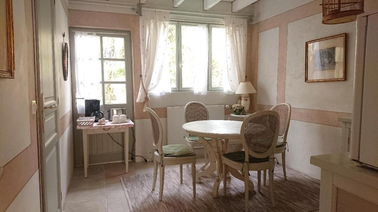 A L'Ombre Du Tilleul Apartment Живерни Екстериор снимка